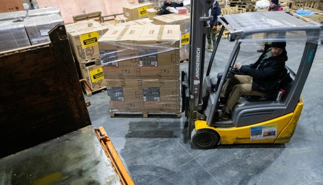 До Києва з Варшави надійшли ще 60 генераторів