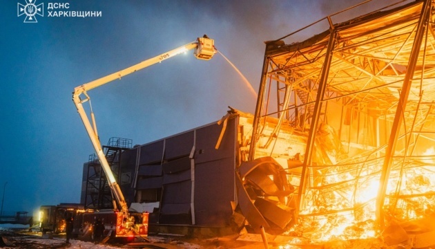 Russische Drohnen beschädigen Zigarettenfabrik von Philip Morris in der Region Charkiw 
