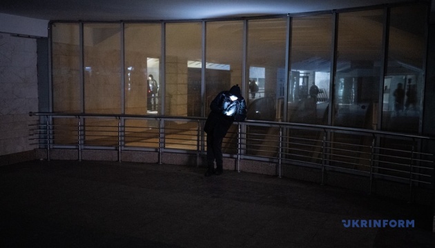 In Kyjiw durch Stromausfall Züge und U-Bahn-Rolltreppen ausgefallen 