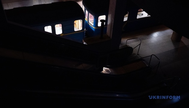 У Києві через знеструмлення зупинились метро / Фото: Данило Антонюк, Укрінформ