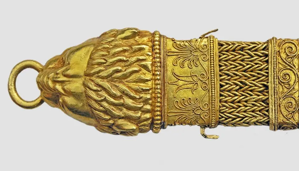 Застібка пекторалі. Золото, емаль, ІV ст. до н.е. Фото зі сайту Національного музею історії України