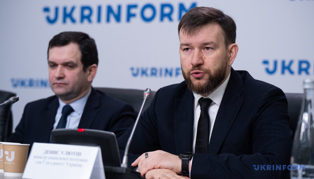 Денис Улютін