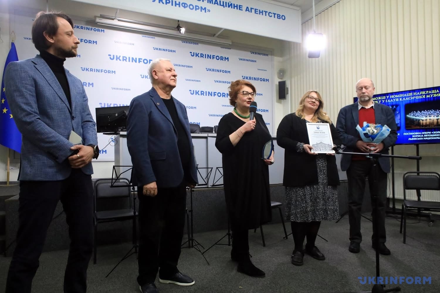 Команди проєктів-переможців «Dictum» та «Золотий обруч»