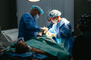 У Харкові прооперували військового, який перебував із накладеним турнікетом 42 доби