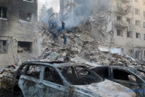 OSZE-Vertreter besuchen Ort in Kyjiw, an dem russischer Angriffs 23 Menschen tötete