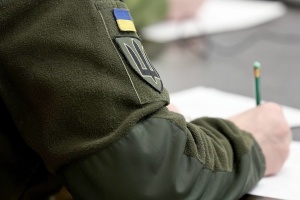 Чоловіки віком 60+ зможуть проходити військову службу за контрактом