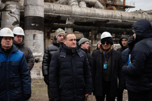 Послам і представникам іноземних держав показали Дарницьку ТЕЦ, пошкоджену російськими ударами