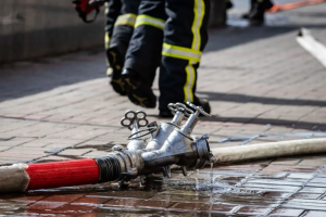 У центрі Києва виникла пожежа в готелі «Дніпро»