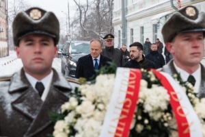 Зеленський з Туском поклали квіти до Стіни пам'яті полеглих за Україну