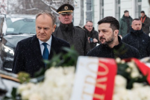 Zełenski i Tusk złożyli kwiaty na Ścianie Pamięci Pamięci poległych za Ukrainę