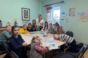 «Матусина світлиця»: у Казахстані відкрили українську майстерню для дітей