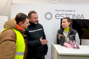 Глава МЗС Естонії відкрив пункт незламності у Дніпровському районі Києва 