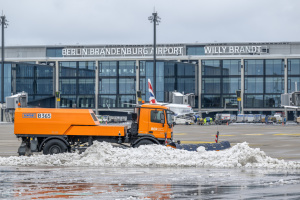 У Берліні аеропорт другий день поспіль скасовує рейси через негоду