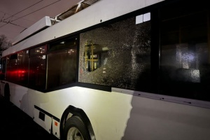 У Дніпрі російськими атаками пошкоджений комунальний транспорт