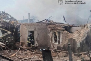 Росіяни дроном зруйнували будинок у Запорізькому районі, серед поранених - дитина