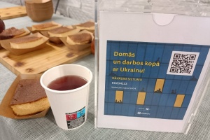 У центрі Риги поставили «Пункт незламності» зі збором коштів для України