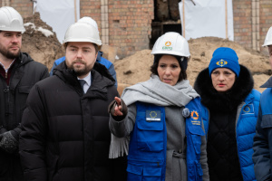 Єврокомісарка Лябіб оглянула пошкоджену російськими атаками Дарницьку ТЕЦ у Києві