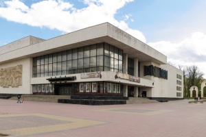 Президент присвоїв почесні звання працівникам Франківського драмтеатру