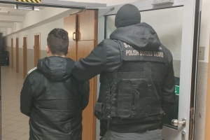 У Польщі затримали вісьмох осіб за «повітряну» контрабанду сигарет з Білорусі