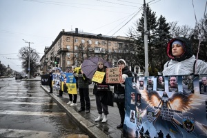 У Запоріжжі родини полонених провели акцію «Не мовчи, полон вбиває»