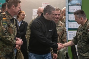 Le ministre ukrainien de la Défense visite le quartier général de l’aide de l’OTAN à l’Ukraine