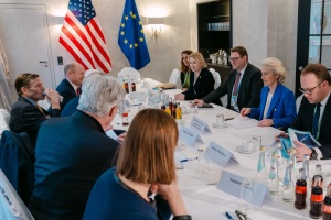 Глава Єврокомісії обговорила санкції проти Росії з сенаторами США