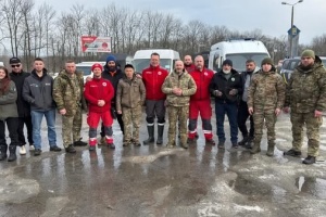 Dans la région de Kharkiv, policiers et volontaires ont évacué une vingtaine de chevaux abandonnés par leur propriétaire