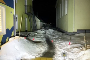 На Житомирщині з даху дитсадка впала брила снігу, травмувалася дитина