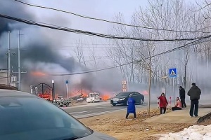 У Китаї чоловік запалив феєрверк біля магазину піротехніки - через вибух є загиблі й поранені