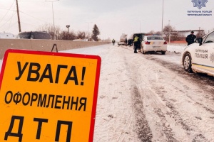 Снігопади та ожеледиця: від початку доби в Україні сталися 785 ДТП