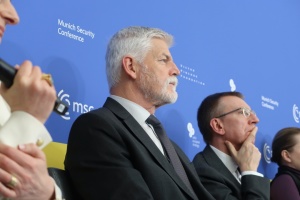 Президент Чехії закликав тиснути на Росію та допомагати Україні
