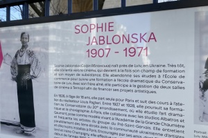 У Парижі розгорнули вуличну експозицію фоторобіт Софії Яблонської