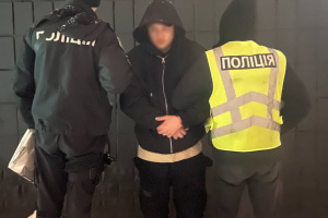 У Києві затримали чоловіка, підозрюваного у підпалі семи автомобілів