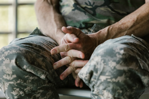 Ветерани зможуть безкоштовно лікуватися від залежностей: як працюватиме програма