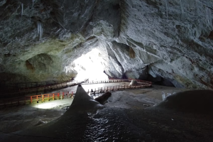 У Румунії виявили у крижаній печері бактерії, стійкі до сучасних антибіотиків, яким 5000 років