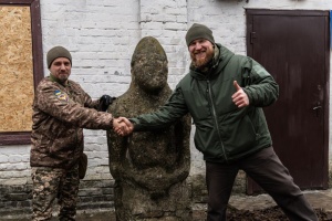 Військові евакуювали із Синельниківського району кам’яні пам’ятки степової доби