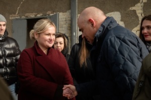 À Kyiv, le secrétaire général du Conseil de l’Europe visite une centrale thermique endommagée par des frappes russes 