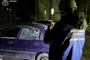 У Харкові через ракетний удар РФ пошкоджені адмінбудівля, авто та будинки - є постраждалий
