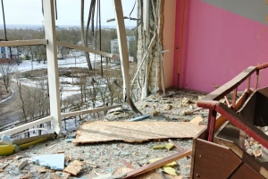 Російські дрони знову атакували у Херсоні головний корпус і гуртожитки університету