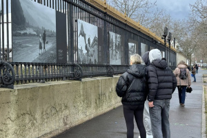 На огорожі МЗС Франції розмістили фото з документального проєкту про Україну