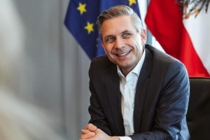 Україну за два тижні має відвідати міністр економіки Австрії з бізнес-делегацією