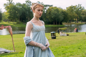 Зірка «Бріджертонів» Фібі Дайневор зіграє в екранізації роману «Пляжне чтиво»