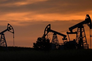 Ціни на нафту знизилися на тлі перемовин США й Ірану та невизначеності щодо мит Трампа