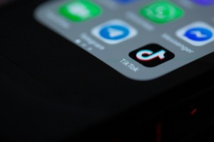 Урядова партія ХДС у Німеччині наполягає на забороні соцмереж для дітей до 14 років