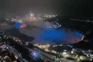 Ніагарський водоспад підсвітили синьо-жовтим кольором на знак солідарності з Україною