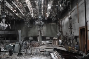 中込駐ウクライナ日本大使、南部ドニプロのロシア軍に破壊された公共放送局視察