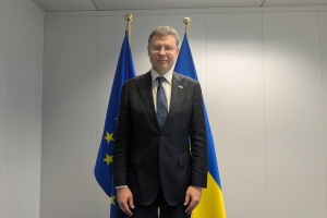 Партнери України поза ЄС допомогли покрити фінансові потреби на перше півріччя - Домбровскіс