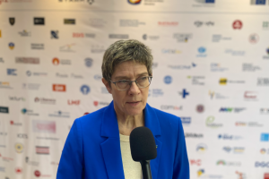 Для справедливого миру в Україні необхідно посилити тиск на Росію - ексміністерка оборони Німеччини