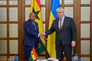 Ghana’s FM arrives in Kyiv on first-ever visit