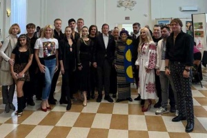 На благодійному ярмарку у США зібрали кошти на евакуаційний автомобіль та зарядні станції для ЗСУ